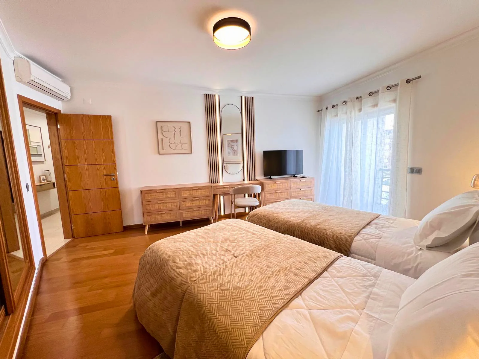 Timeless Beach IV — interior 4